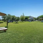 Ta Spitakia *