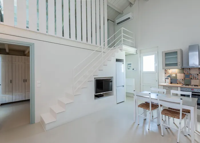 Ta Spitakia فيلة *