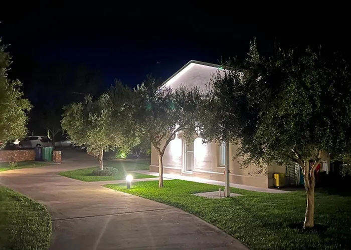 Ta Spitakia فيلة *