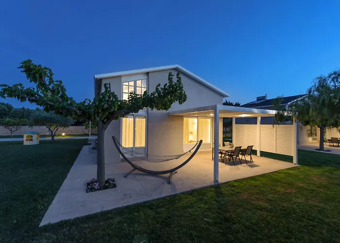 Ta Spitakia فيلة *